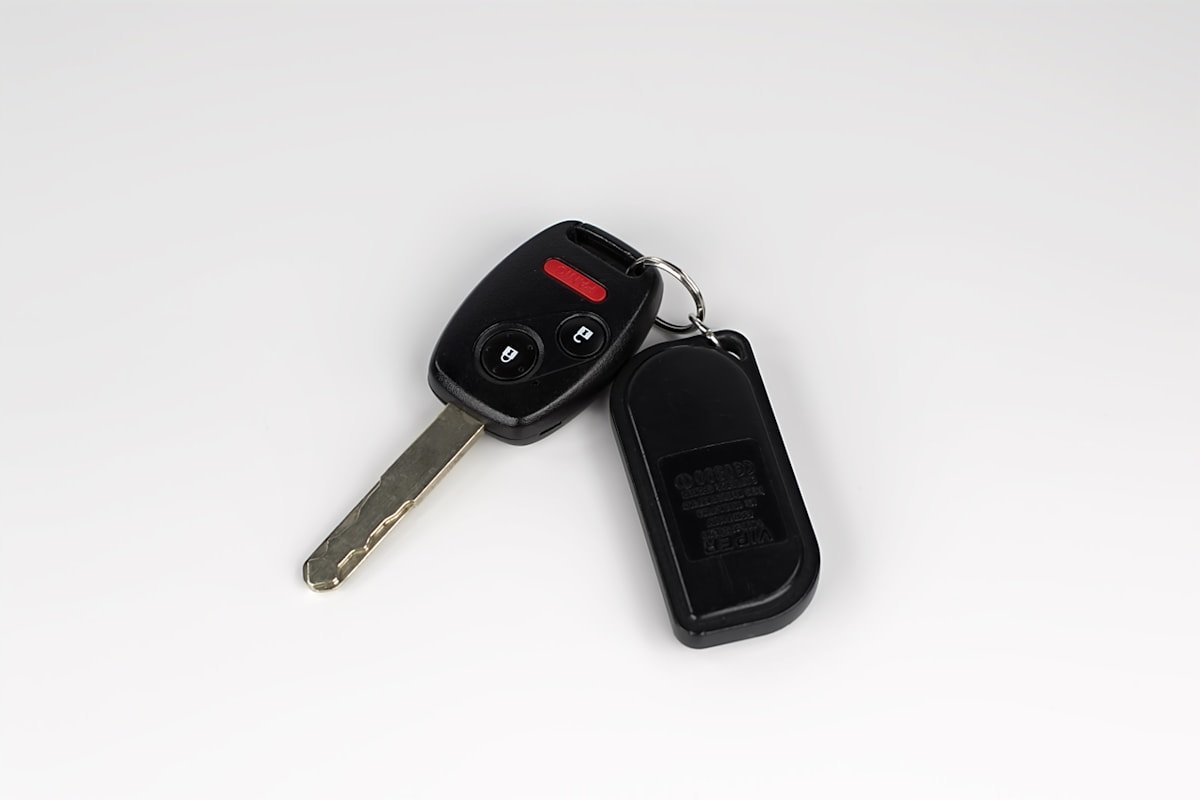 Automobilio raktas su nuotolinio valdymo pulteliu